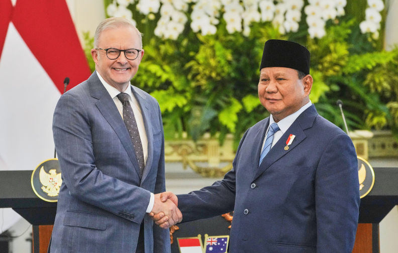 Australian Prime Minister Anthony Albanese, left, shakes hands with Indonesian President Prabowo Subianto after their joint press statement at Merdeka Palace in Jakarta, Indonesia, Thursday, May 15, 2025. (AP Photo/Dita Alangkara) Don’t stir Semar – He seeks harmony