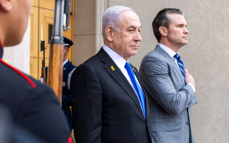 Arlington, United States. 05th Feb, 2025. US Secretary of Defence Pete Hegseth and Israeli Prime Minister Benjamin Netanyahu participate in an honour cordon ceremony prior to a meeting at the Pentagon in Arlington, Virginia, USA, 05 February 2025. Secretary Hegseth said the US is prepared to look at all options when it came to Gaza, following President Donald Trump's remarks that he would like the US to take control of and redevelop the Gaza Strip. Credit: Abaca Press/Alamy Live News. Contributor: Abaca Press / Alamy Stock Photo Image ID: 2SC6W3M NYT report says Netanyahu prolonged war on Gaza to stay in power