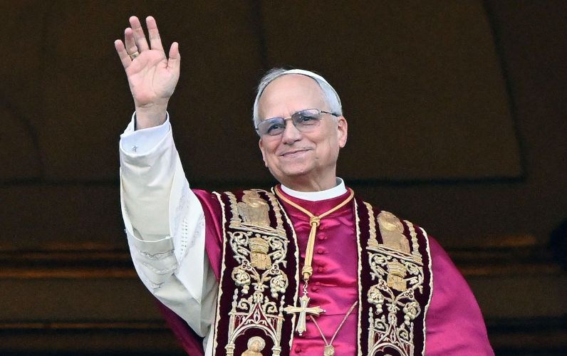 Italy, Rome, Vatican, 2025/5/8.Newly elected Pope Leo XIV, Robert Prevost appears at the main central loggia balcony of the St Peter's Basilica for the first time, after the cardinals ended the conclave, in The Vatican, . Robert Francis Prevost was on Thursday elected the first pope from the United States, the Vatican announced. A moderate who was close to Pope Francis and spent years as a missionary in Peru, he becomes the Catholic Church's 267th pontiff, taking the papal name Leo XIV. Photograph by ALESSIA GIULIANI /Catholic Press Photo. Contributor: Independent Photo Agency Srl / Alamy Stock Photo Image ID: 3B946XF The New Pope – Leo XIV