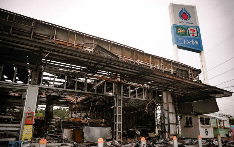 Thailand. 27th July, 2025. A view of damage inside a building at? Convenience store in gas station in Sisaket province after it was hit by a BM21 rocket fired by the Cambodian military in Kantharalak district, Sisaket province, Thailand, Thailand and Cambodia exchanged heavy artillery fire as fighting extended on the fourth day, with both sides accusing each other of initiating the exchange in a disputed border area, Over 100,000 people have been forced to flee their homes in several Thai provinces bordering Cambodia as a result of clashes b Credit ZUMA Press, Inc./Alamy Live News. ContributorZUMA Press, Inc. Image ID3C3XD67 Inspired by Gaza, Trump offers some hope on Thai-Cambodian border