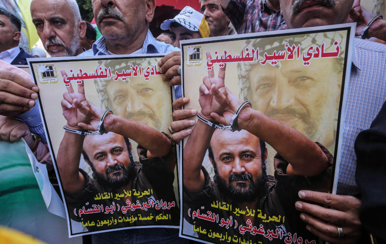 Nablus, West Bank, Palestine. 20th Aug, 2025. Protesters hold pictures of Palestinian prisoner Marwan Barghouti, who is serving a five life sentences and 40 years in Israeli prisons, during a protest demanding his release and the release of all prisoners in the city of Nablus. (Credit Image (c) Nasser Ishtayeh/SOPA Images via ZUMA Press Wire) EDITORIAL USAGE ONLY Not for Commercial USAGE Image Alamy. ContributorZUMA Press Inc. Image ID3CF3DFR Palestinian Mandela beaten unconscious. Our leaders yawned and looked away