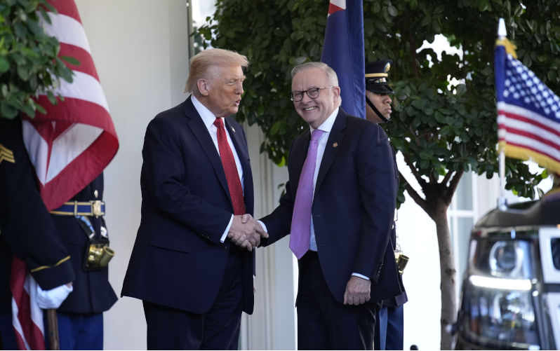 Washington, United States Of America. 20th Oct, 2025. United States President Donald J Trump greets Prime Minister Anthony Albanese of Australia, at the West Wing Entrance to the White House in Washington, DC, USA, on Monday, October 20, 2025. Credit Yuri Gripas/Pool via CNP Photo via Credit Newscom/Alamy Live News. Image Alamy. ContributorNewscom. Image ID3D001Y2 Albo, Trump and China: No one likes a loser