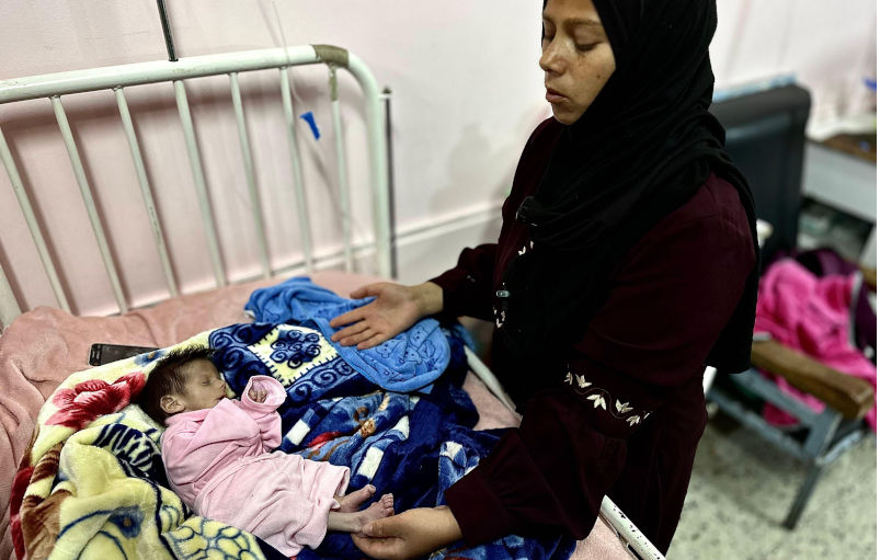 Palestinian children suffering from malnutrition receive medical care at Nasser Medical Hospital, amidst a shortage of the necessary medicines and food for their care Palestinian children suffering from malnutrition receive medical care at Nasser Medical Hospital, amidst a shortage of the necessary medicines and food for their care, in Khan Yunis, southern Gaza Strip, on May 05, 2025. Photo by Doaa el-Baz apaimages Khan Yunis Gaza Strip Palestinian Territory 050525_Khan_Yunis_DB_014.jpeg Copyright: xapaimagesxDoaaxel-Bazxapaimagesx. Contributor: Imago / Alamy Stock Photo Image ID: 3B751M2 Aid to Gaza: Moral and political dilemmas for Australia