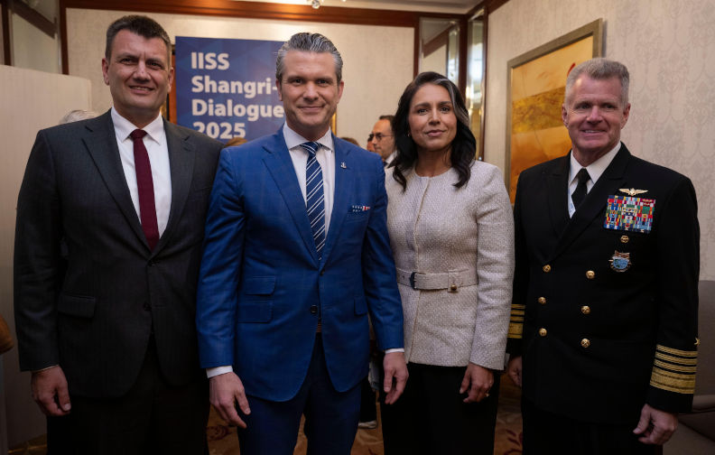 Secretary of Defence Pete Hegseth poses for a photo with U.S. Director of National Intelligence Tulsi Gabbard, International Institute for Strategic Studies Director-General and Chief Executive Bastian Giegerich, and Commander of U.S. Indo-Pacific Command U.S. Navy Adm. Sam Paparo at the 22nd Shangri-La Dialogue in Singapore, May 30, 2025. (DoD photo by U.S. Navy Petty Officer 1st Class Alexander Kubitza) Contributor: APFootage / Alamy Stock Photo Image ID: 3BFBDWX China and the art of war