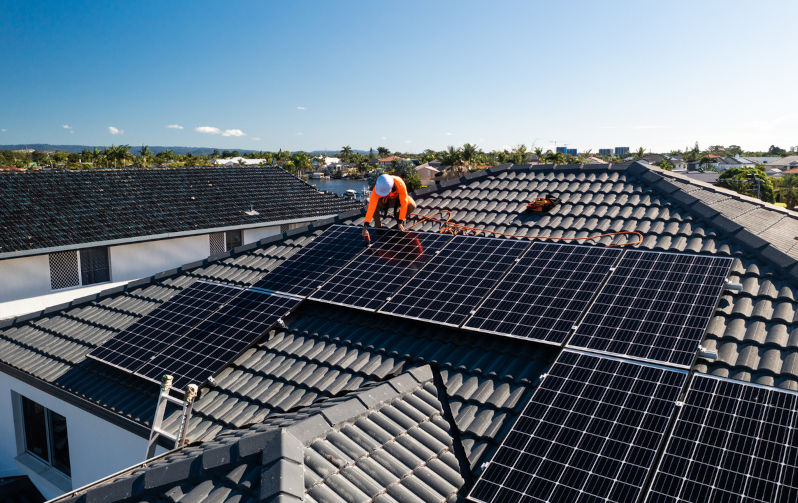 Solar panels and technician. Image iStock / Creditzstockphotos Rooftop solar takes its biggest bite yet out of coal generators’ lunch, as home battery rebates hit 89,000