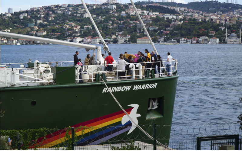 Greenpeace's Rainbow Warrior and People. Image:iStock/ESezer Australia obstructed probe into deadly ‘Rainbow Warrior’ bombing