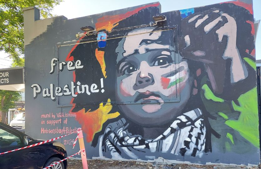 This magnificent Hobsons Bay 4 Palestine community mural appeared overnight on a large wall near Newport Railway Station, Naarm/Melbourne.
