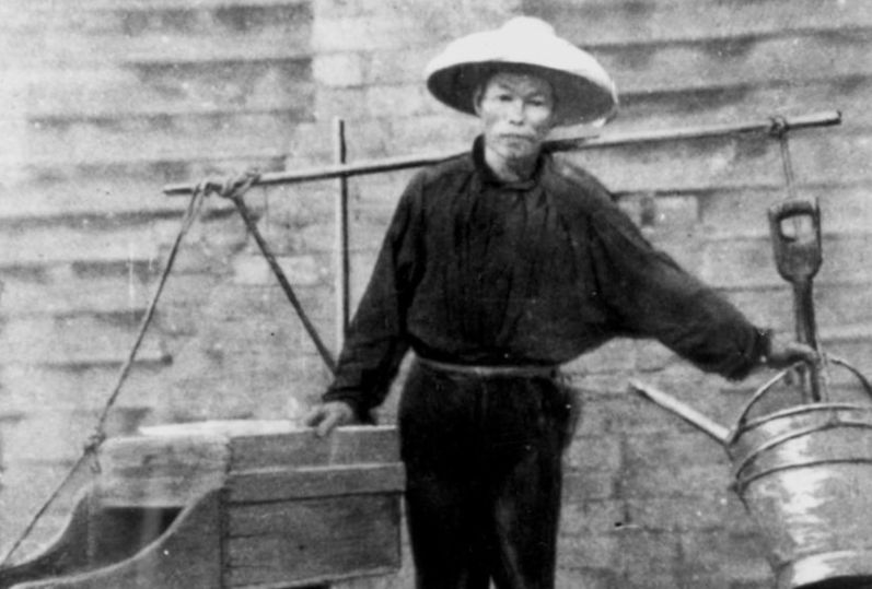 Chinese gold digger QLD 1860s. Chinese gold digger QLD 1860s.