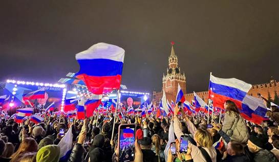 People attend a rally and a concert marking the annexation of four regions of Ukraine Russian troops occupy >> Lugansk, Donetsk, Kherson and Zaporizhzhia, at Red Square in Moscow on Friday