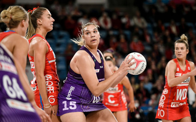 12th June 2022; Ken Rosewall Arena, Sydney, New South Wales, Australia; Australian Suncorp Super Netball, NSW Swifts versus Queensland Firebirds; Donnell Wallam of the Queensland Firebirds manoeuvres in the goal area as Sarah Klau of the Swifts keeps close. Image: Alamy