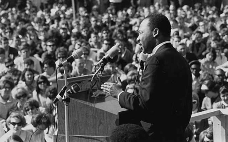 Martin Luther King, Jr., speaking against the Vietnam War, St. Paul Campus, University of Minnesota Date 27 April 1967