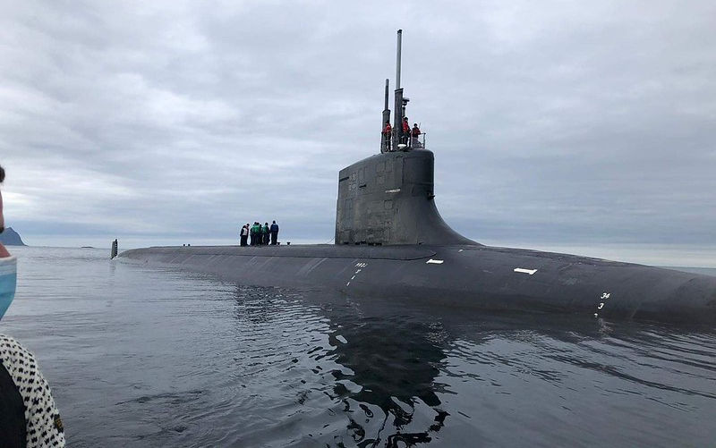 USS Seawolf (SSN 21) stops for personnel in the Norwegian Sea off the coast of Tromsø, Norway