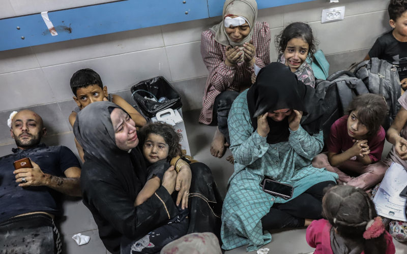 Gaza City, Palestinian Territories. 17th Oct, 2023. Injured Palestinians wait to receive medical attention at al-Shifa hospital, following an Israeli shelling on the Ahli Arab hospital in Gaza City. According to the Gaza Health Ministry, hundreds of people were killed and injured in an Israeli airstrike on Ahli Arab hospital that houses thousands of refugees. Credit: Alamy/Mohammad Abu Elsebah/dpa - ATTENTION: graphic content/dpa/Alamy Live News